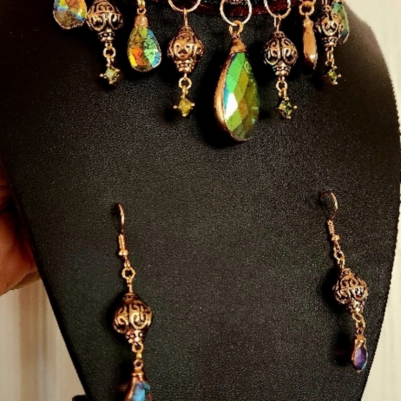 Mystic Labradorite leather choker necklace and earrings set - Picture 8 of 9